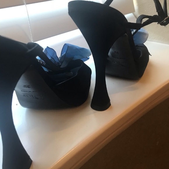 Shoes - Picture 3 of 4